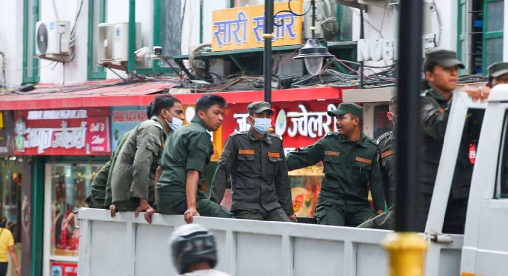 गणेश नेपाली प्रकरणपछि हराएका नगर प्रहरी फेरि फर्किए सडकमा (तस्वीरहरू)