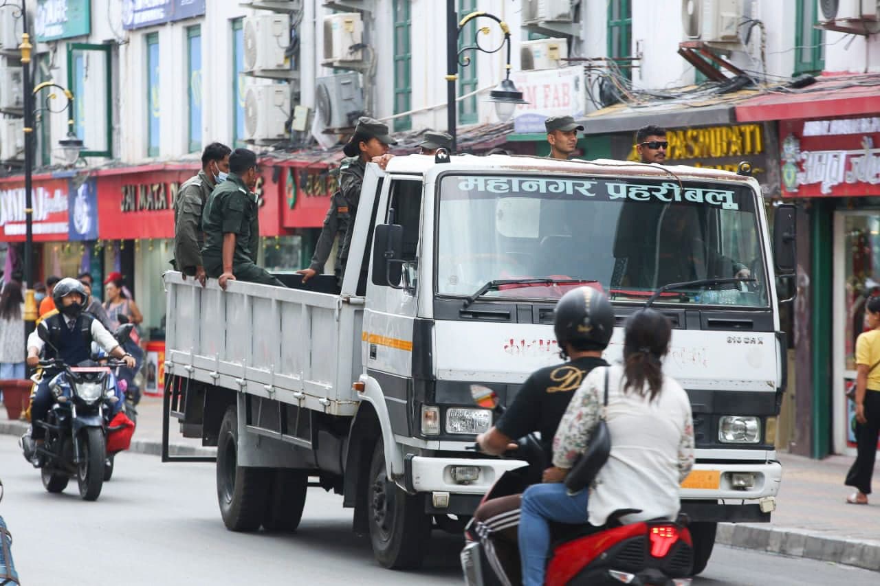 गणेश नेपाली प्रकरणपछि हराएका नगर प्रहरी फेरि फर्किए सडकमा (तस्वीरहरू)
