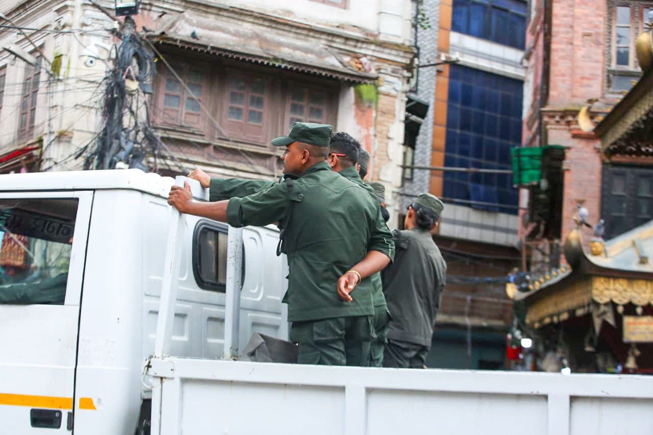 गणेश नेपाली प्रकरणपछि हराएका नगर प्रहरी फेरि फर्किए सडकमा (तस्वीरहरू)
