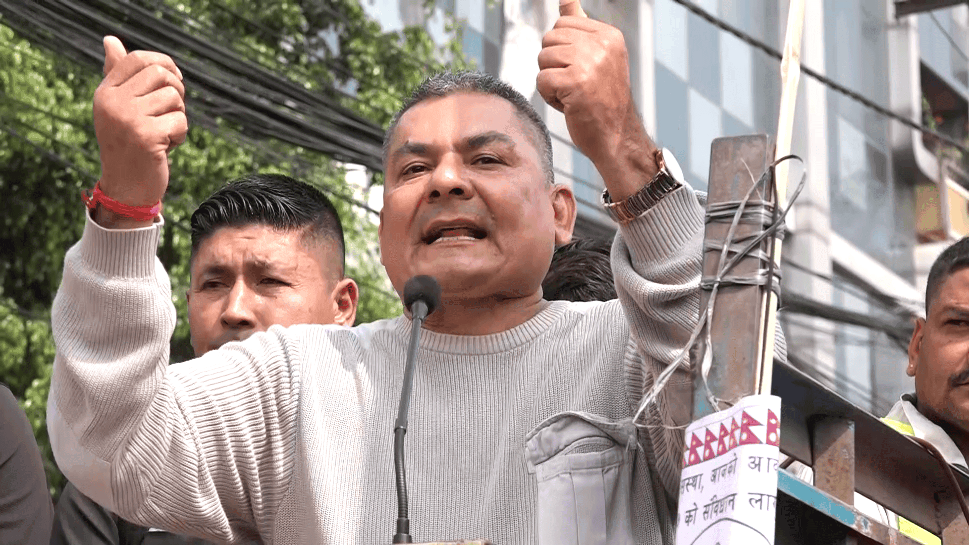 विमानस्थलबाट नियन्त्रणमा लिइएका दुर्गा प्रसाईँ पक्राउ परेका होइनन् :प्रहरी प्रवक्ता