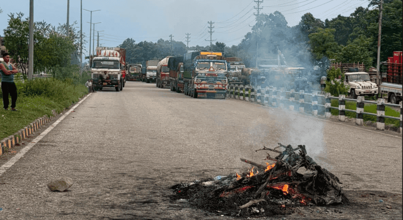 बारामा ३ वर्षीया बालिकाको हत्या : न्यायको माग गर्दै स्थानीयद्वारा सडक अवरुद्ध 