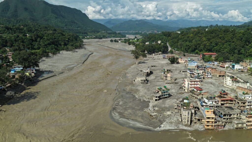 बाढीग्रस्त क्षेत्रमा खर्च गर्नेगरी प्रधानमन्त्री दैवी प्रकोप उद्धार कोषबाट एक अर्ब रुपैयाँ पठाइयो