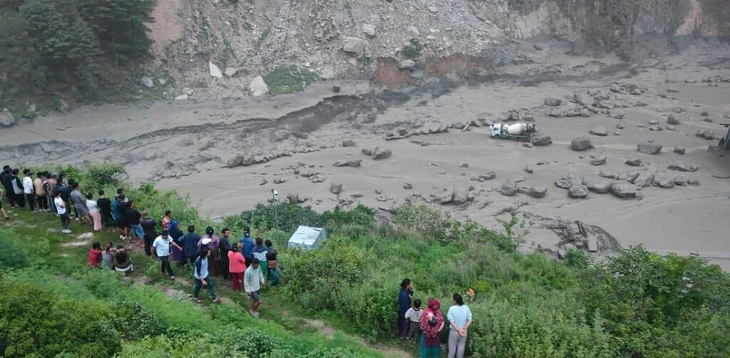 रसुवा बाढी अपडेट : १२ जनाको उद्धार, उपचार र राहतका लागि उच्च सतर्कता