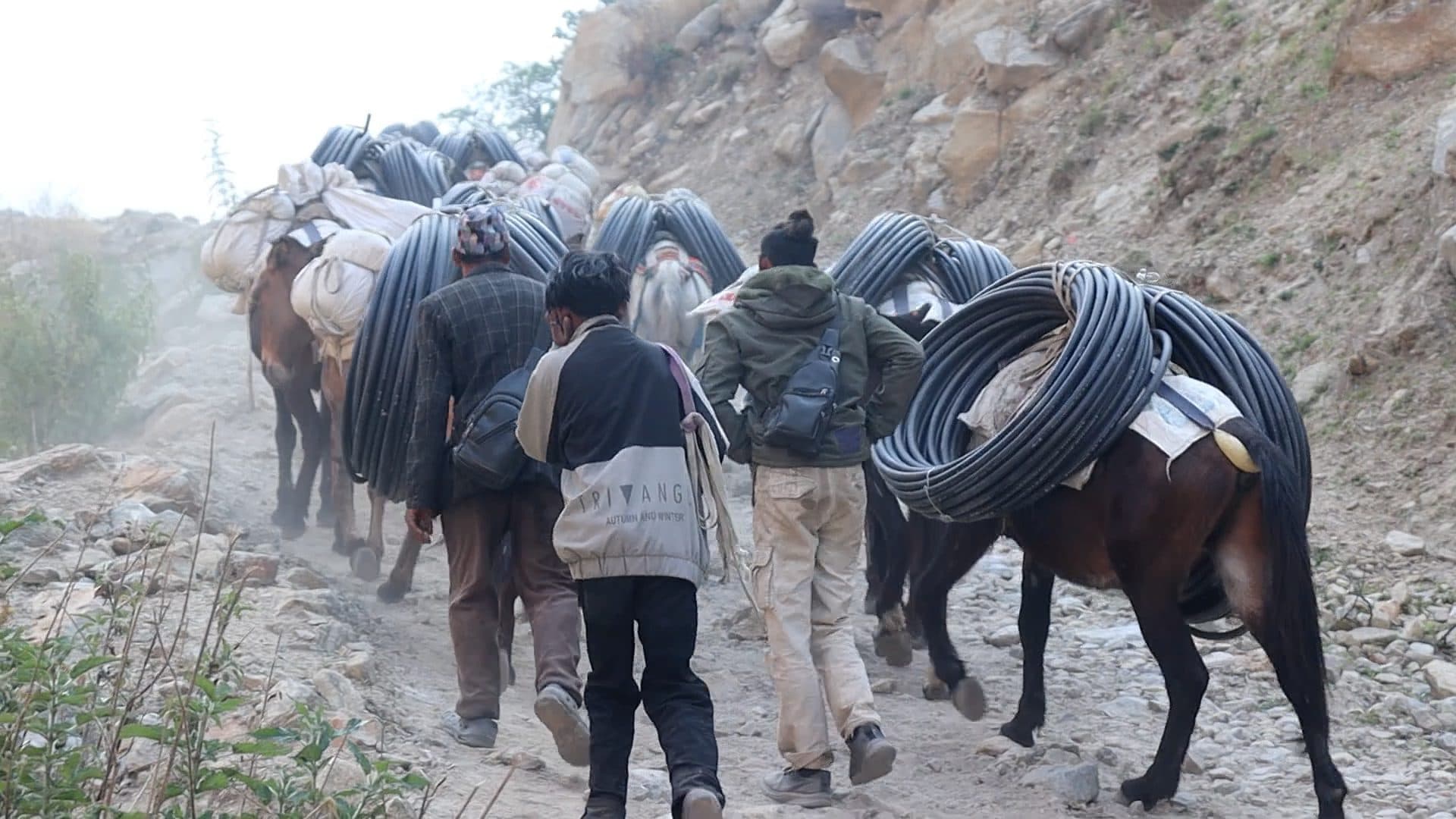 गाडी चढ्ने सपना अधुरै : राष्ट्रिय सडक सञ्जालसँग नजोडिएको मुगुको ‘मुगुमकार्मारोङ’
