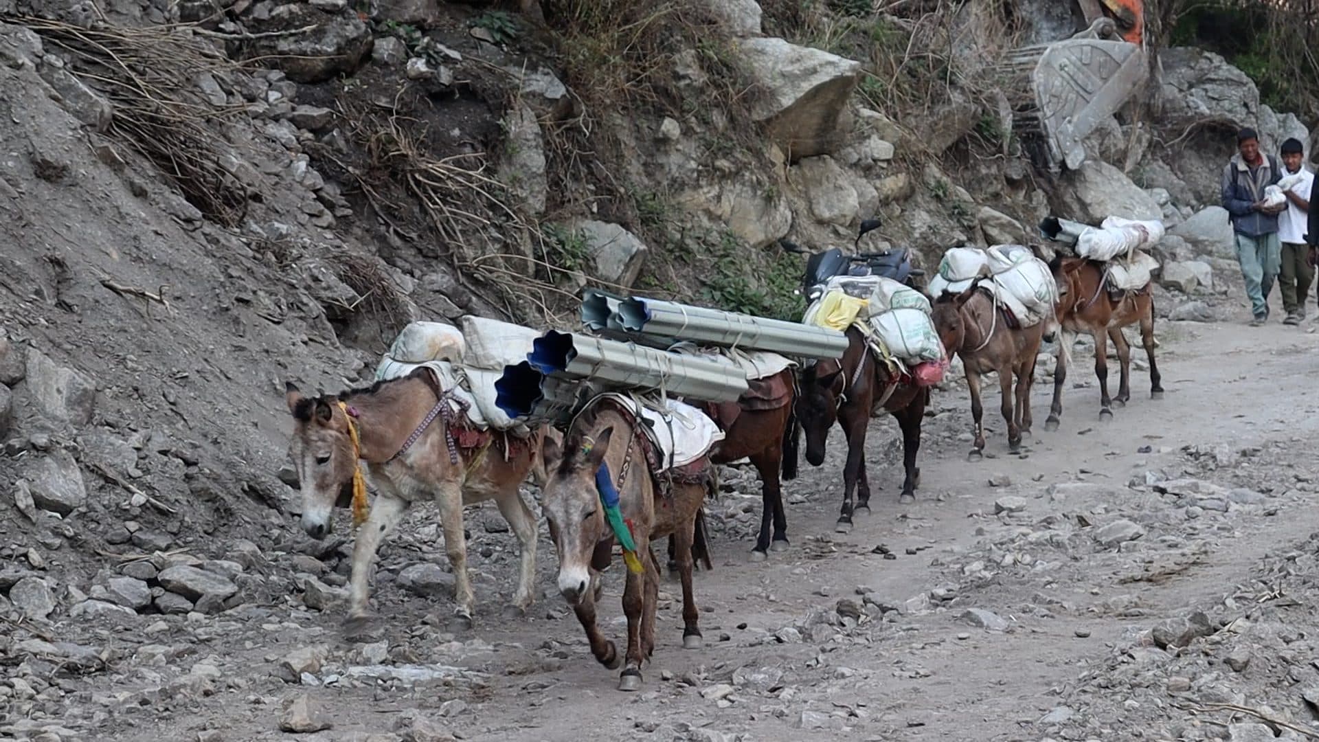 गाडी चढ्ने सपना अधुरै : राष्ट्रिय सडक सञ्जालसँग नजोडिएको मुगुको ‘मुगुमकार्मारोङ’