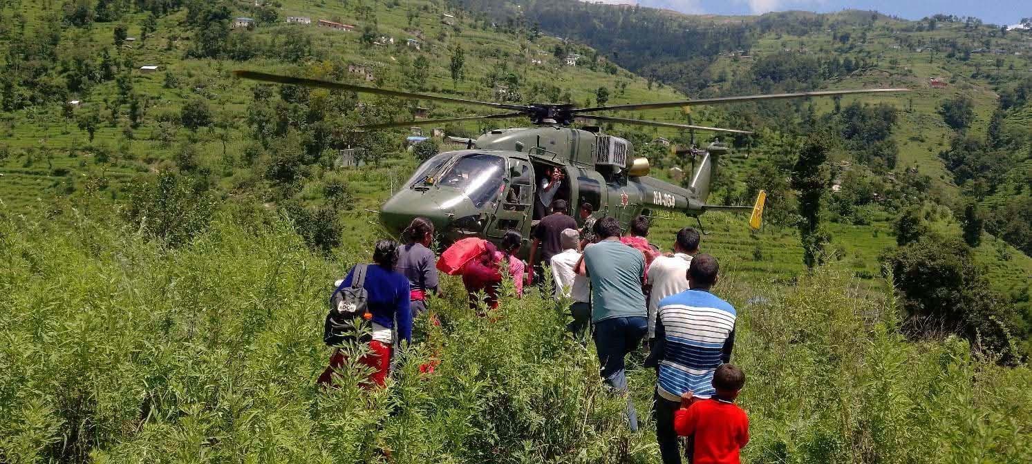 रसुवा बाढी : नेपाली सेना र निजी क्षेत्रले गर्यो ११४ जनाको हवाई उद्धार 