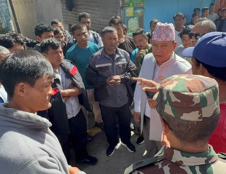धुन्चेमा अलपत्र यात्रुलाई स्थलमार्गबाट उद्धार सुरु