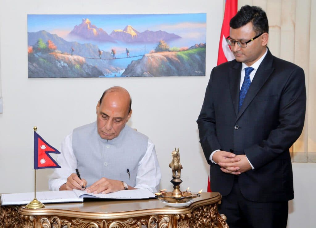 नेपाली दूतावास पुगेर भारतीय रक्षामन्त्रीले भने- ‘नेपाल-भारत सुख-दुःखमा साथमा रहनेछ’