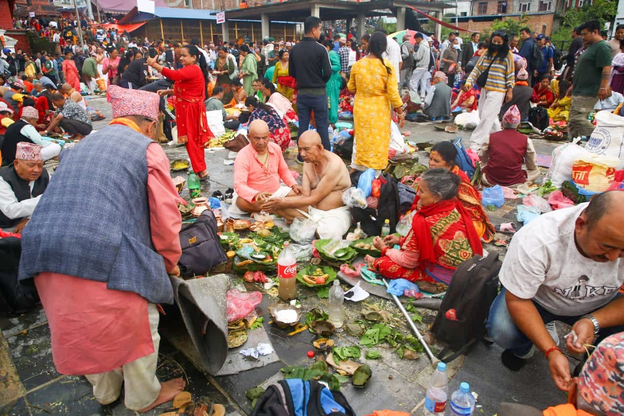कुशे औँसी : गोकर्णेश्वरमा तर्पण र पिण्डदान गर्ने भक्तजनको घुइँचो (तस्वीरहरुसहित)