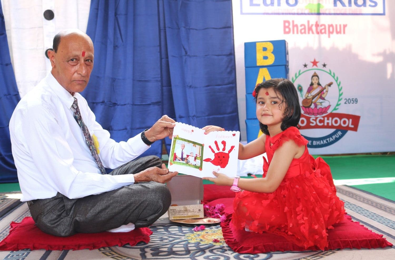 बाबुको माया, सन्तानको खुसी : युरो किड्स सृजनानगरमा मनाइयो ‘फादर्स डे’