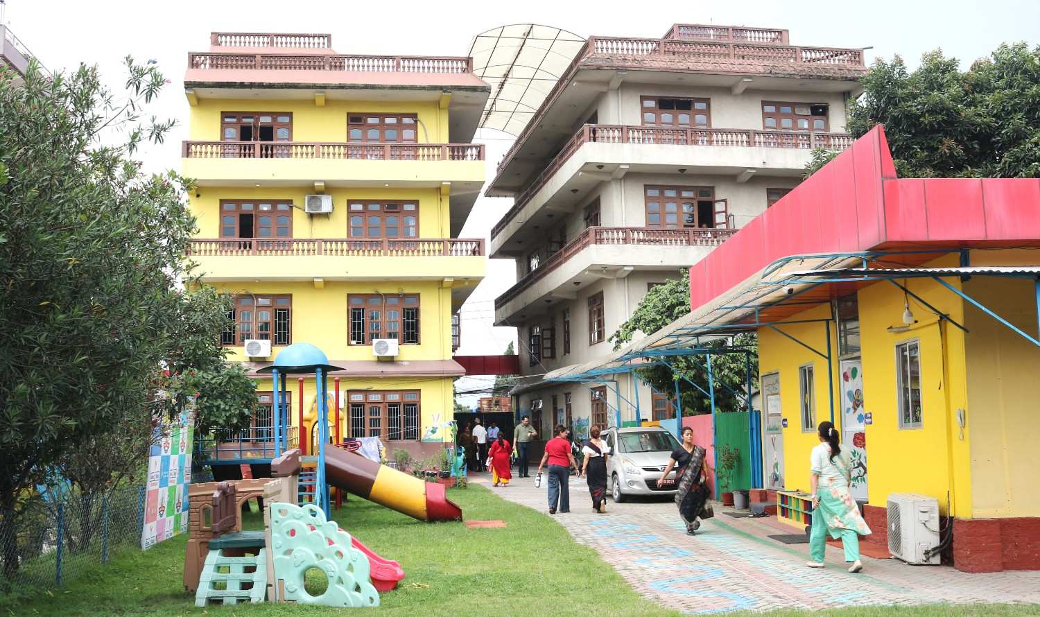 बाबुको माया, सन्तानको खुसी : युरो किड्स सृजनानगरमा मनाइयो ‘फादर्स डे’
