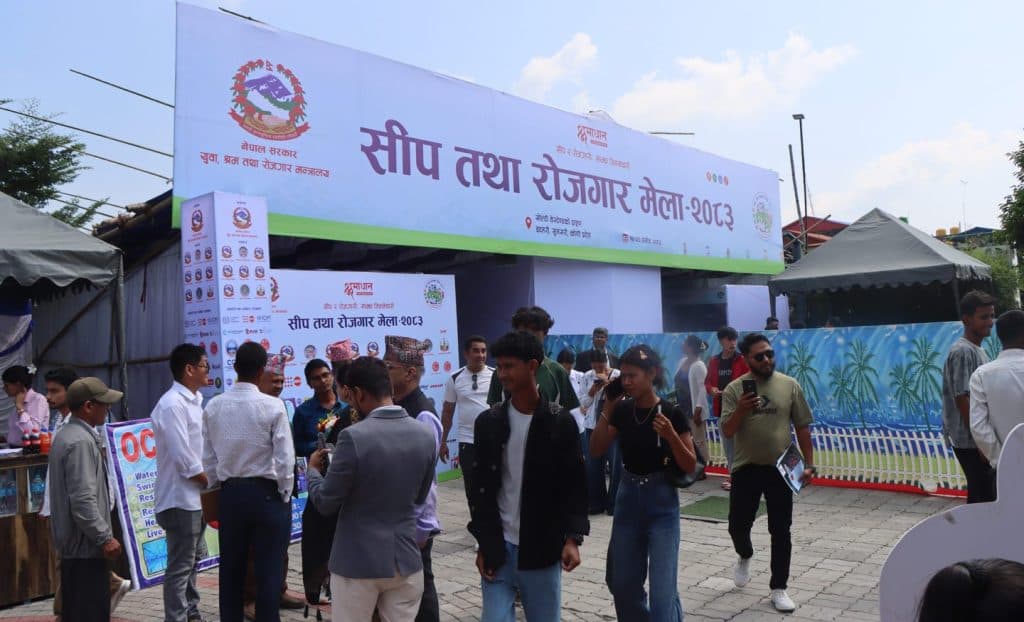सीप भएका युवा र जनशक्ति खोजिरहेका रोजगारदाताबीच दूरी घटाउँदै इटहरीमा रोजगार मेला