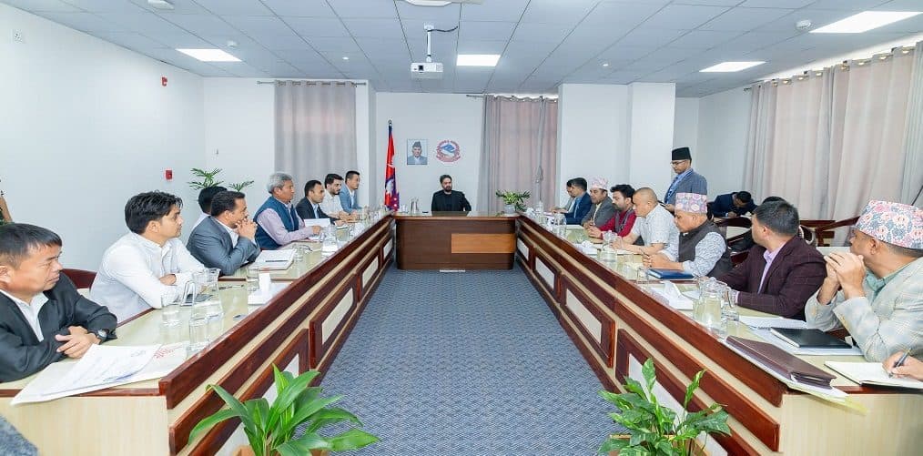 स्थानीय तहका जनप्रतिनिधिलाई प्रधानमन्त्रीले भने- ‘बाढीपछिको पुन:स्थापनामा स्रोतको कमी हुन दिदैनौ’
