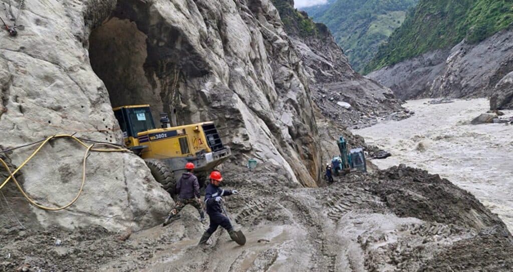 चिलिमे सुरुङबाट लेदो हटाउने काम अन्तिम चरणमा, उद्धारमा अझै २-३ दिन लाग्ने