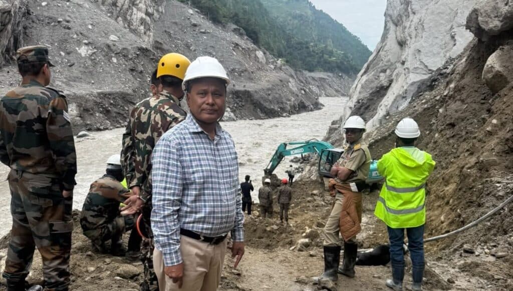 चिलिमेमा फसेकाहरुको उद्धारकार्य तीव्र, प्रतिध्वनि र चिसो हावा आएपछि सकुशल रहेको आशा