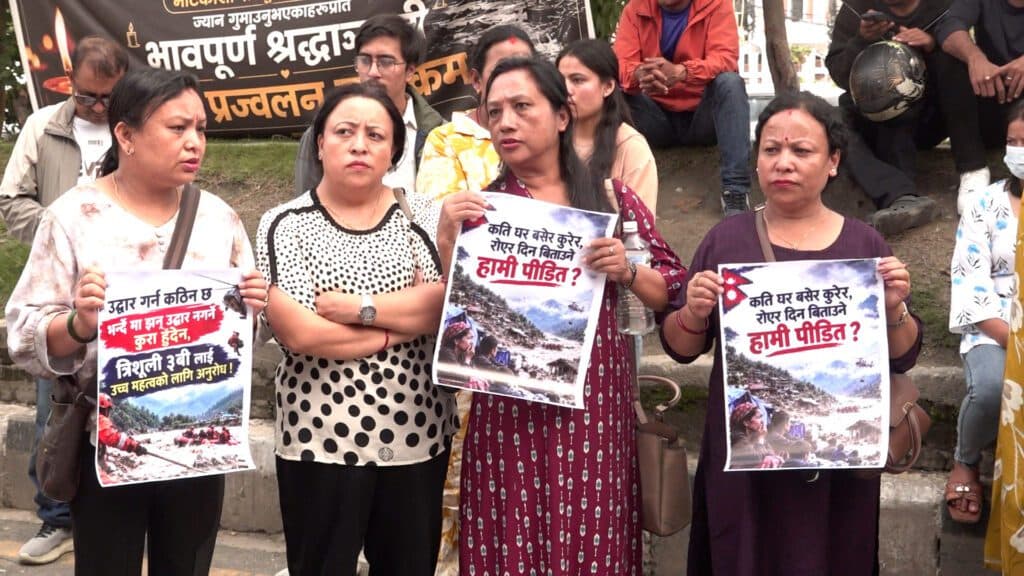 त्रिशूली–३ ‘बी’ आयोजनामा बेपत्ता परिवारको माइतीघरमा प्रदर्शन, उद्धार तीव्र बनाउन माग