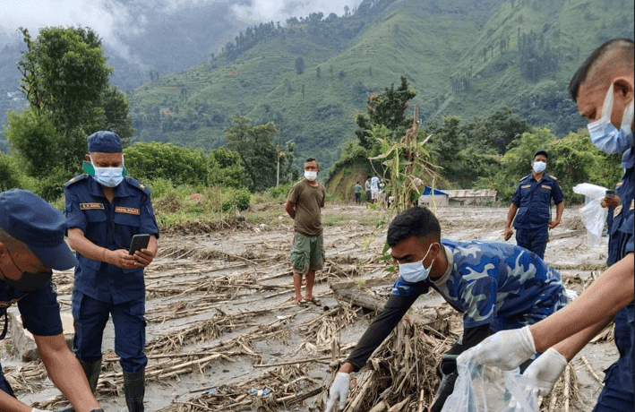 बाढी प्रभावित क्षेत्रमा प्रविधिसहित ८ हजार प्रहरी तैनाथ, अस्पताल र विमानस्थलमा ‘फोकल डेस्क’