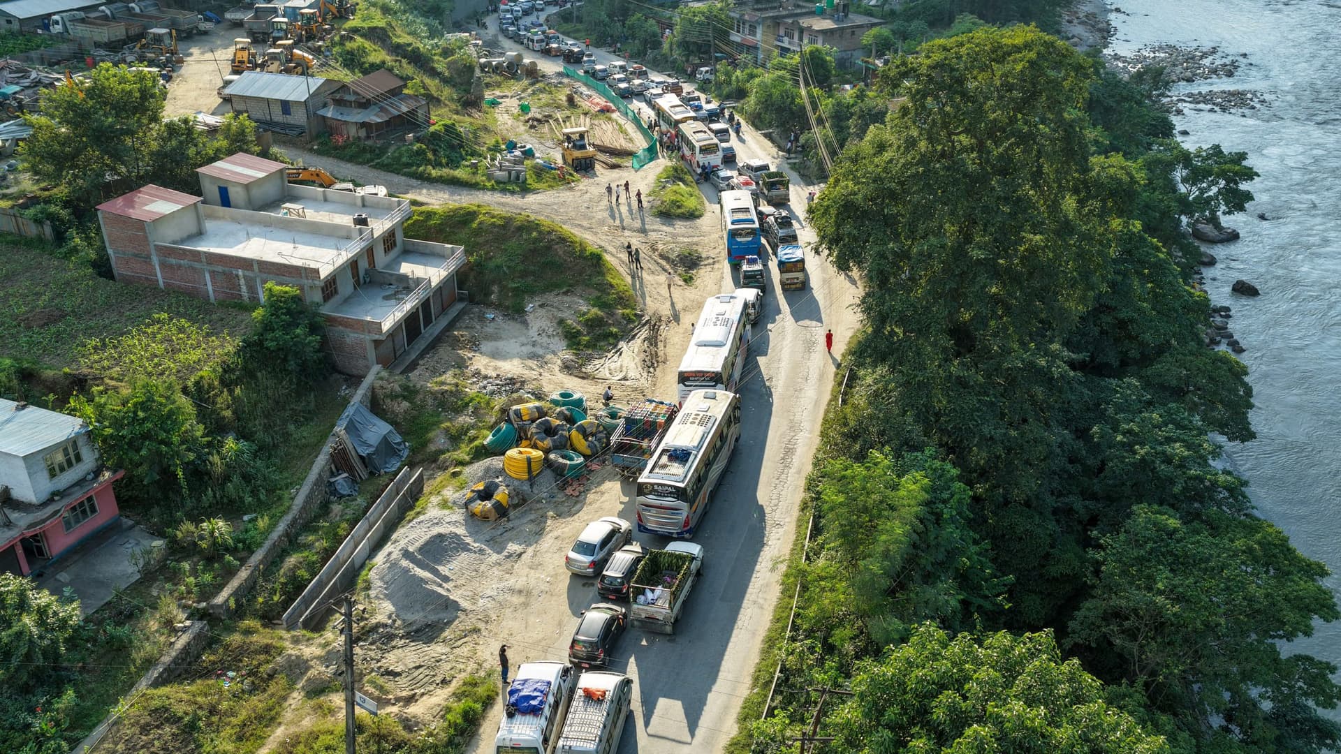 भारी वर्षाको जोखिम : यी राजमार्गमा राति सवारी चलाउन प्रहरीले लगायो रोक
