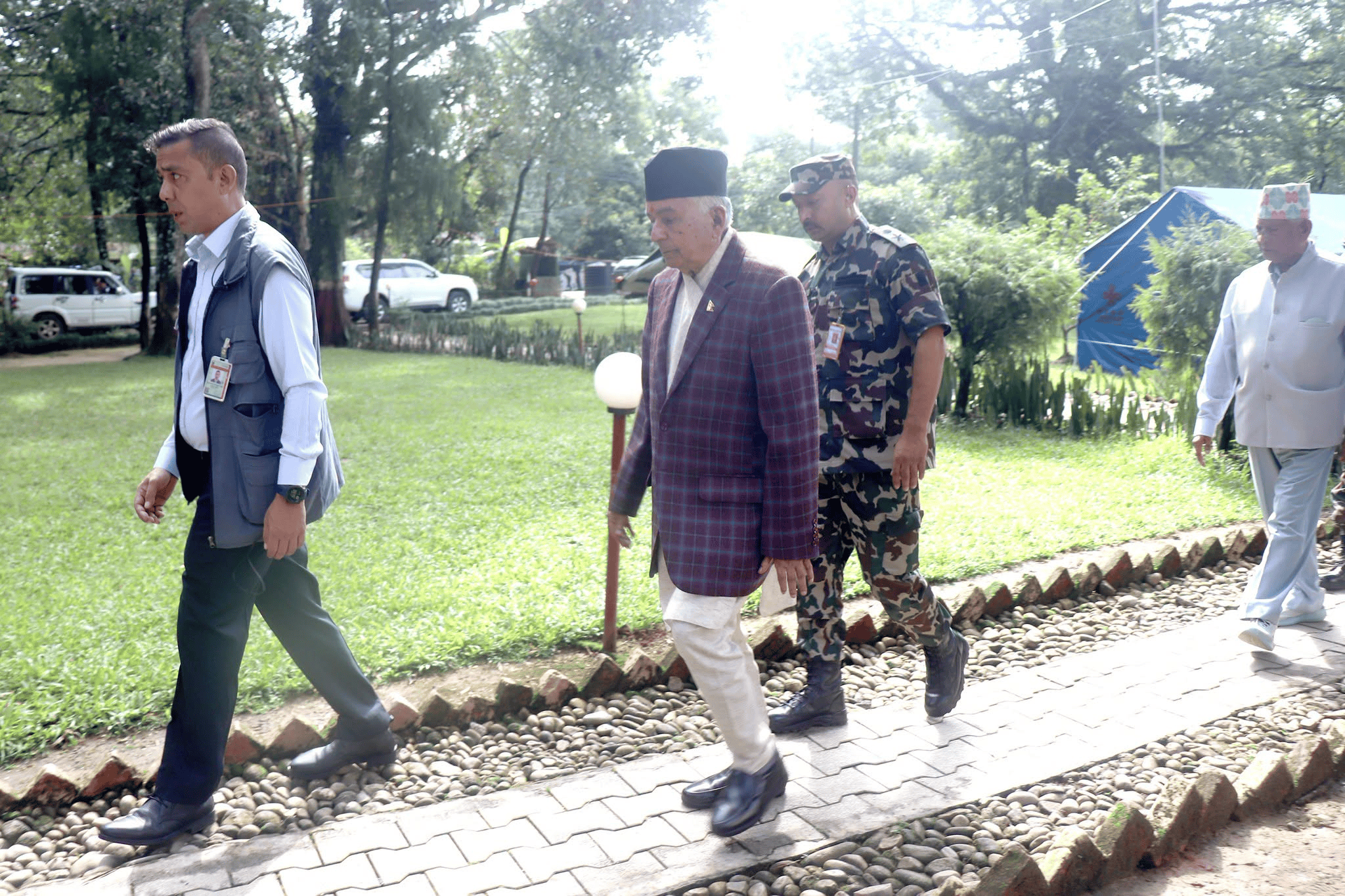 राष्ट्रपति पौडेल बाढी प्रभावित क्षेत्र नुवाकोटमा