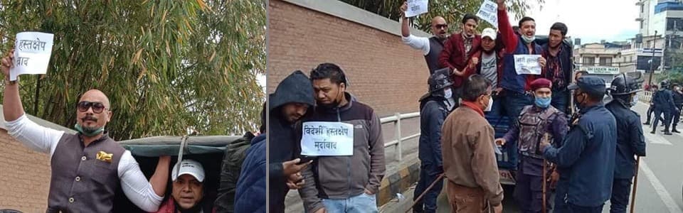 भारतीय दूतावास अघि राप्रपा युवाहरुको विरोध प्रर्दशन, प्रहरीले लियो हिरासतमा