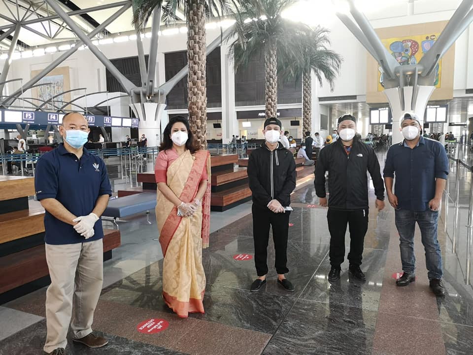 ओमानबाट दोश्रो पटक १४७ नेपाली काठमाण्डौ आए, राजदूत ढकालले गरिन् विदाई