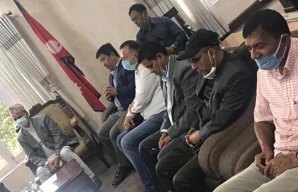कोरोना कोषमा प्रगतिशिल मञ्चको ३५ लाख सहयोग, व्यवसायीको मर्का बुझिदिन उपप्रम पोखरेलको ध्यानाकर्षण