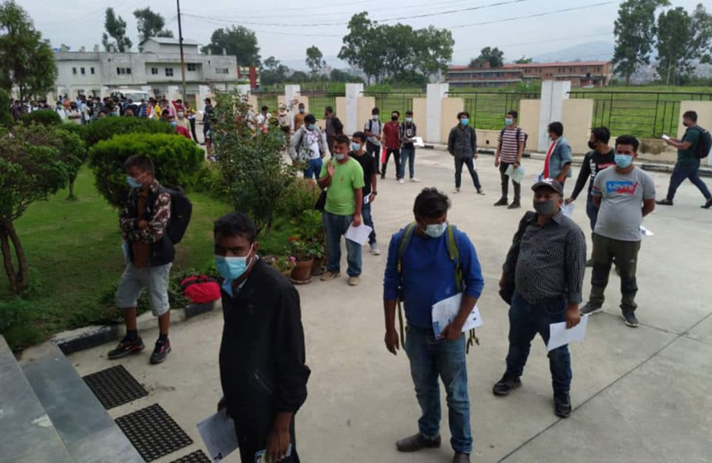 ‘क्यूआर कोड’सहितको खोप प्रमाणपत्र वितरण सुरु, अनलाइनबाट पनि आवेदन दिन सकिने