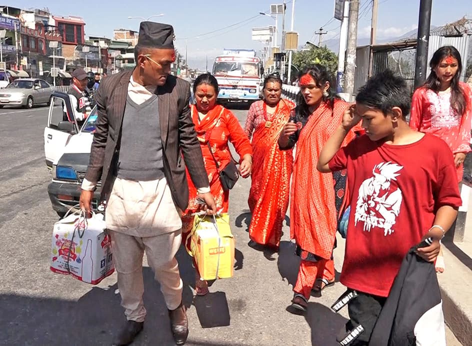बिजयादशमीको तेस्रो दिन : नवदुर्गाको प्रसाद र आशीर्वाद थाप्ने क्रम जारी