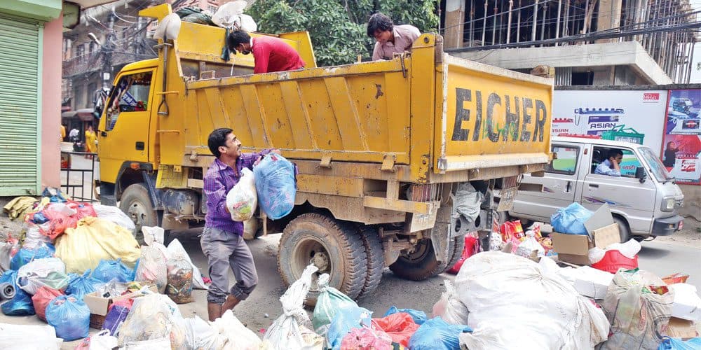धमाधम उठ्न थाल्यो काठमाडौंको फोहोर