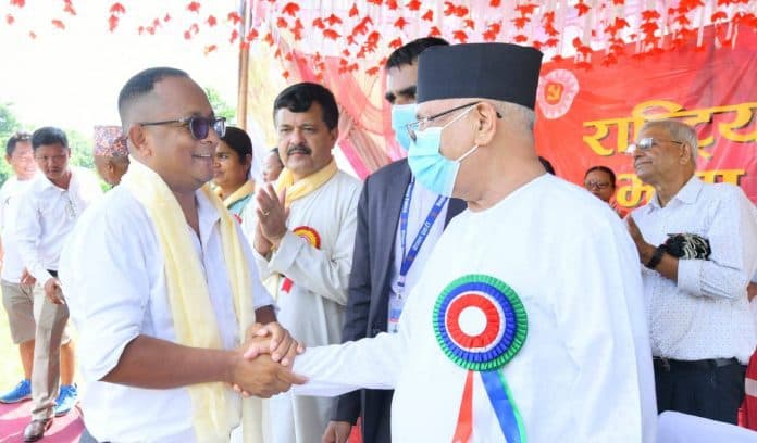 व्यवसायी एवं राजावादी रमेश बस्नेत एमालेमा प्रबेश