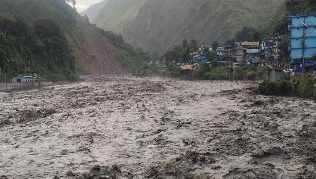 दार्चुलामा पहिरोमा पुरिएर दुई जनाको मृत्यु, बंगाबगड क्षेत्रमा आएको बाढीले ११ जना बेपत्ता