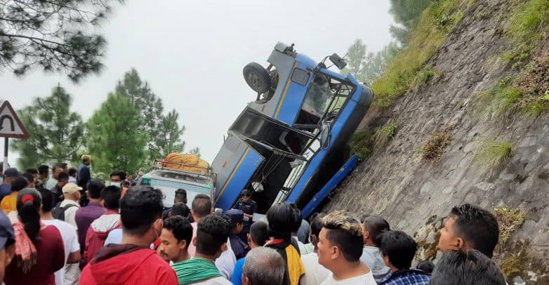 मकवानपुरको भीमफेदीमा बस दुर्घटना हुँदा ६ जनाको मृत्यु