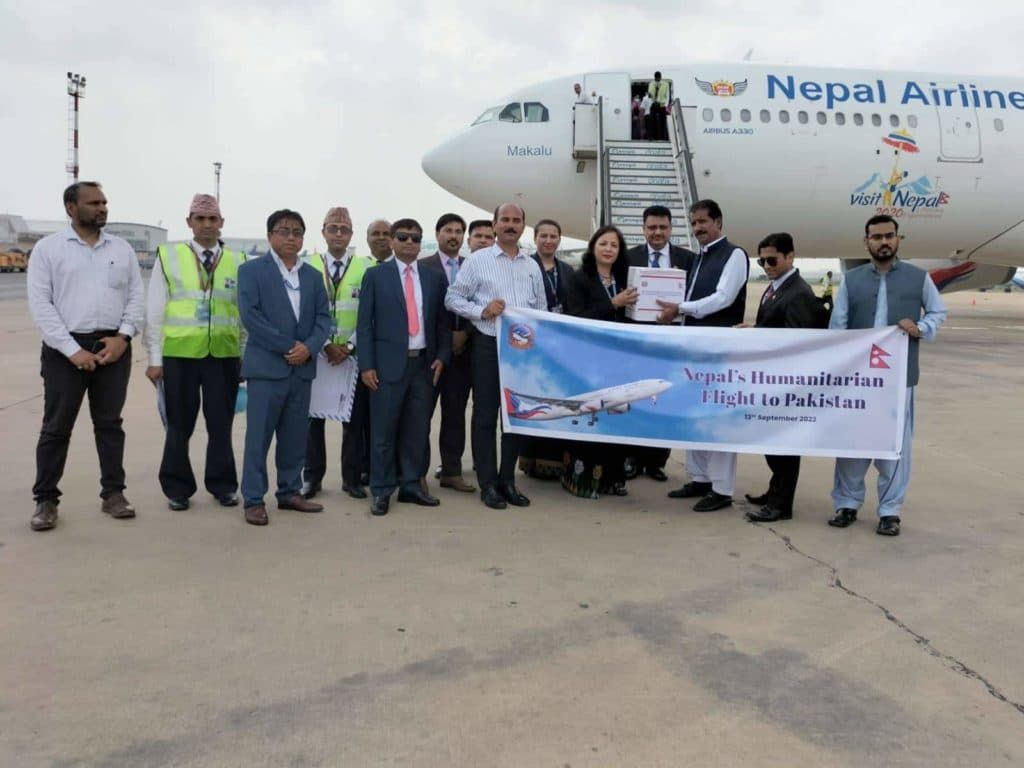 नेपालद्वारा पाकिस्तानलाई राहत सामग्री हस्तान्तरण
