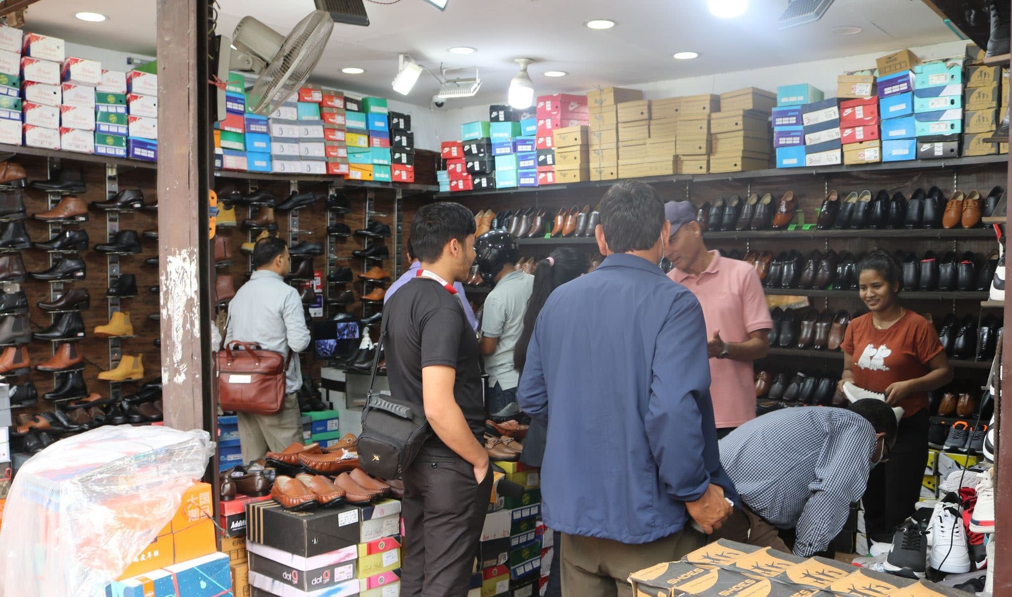 पुतलीसडक पद्मोदय मोडमा ‘दशैं जुत्ता एक्सचेञ्ज मेला’