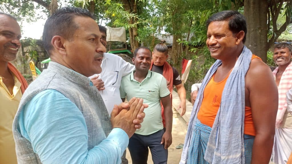 पर्साबाट प्रतिनिधिसभा सदस्यको निर्वाचन तयारीमा जुटे शाक्य, जनताको घरदैलोमा भेटघाट सुरु