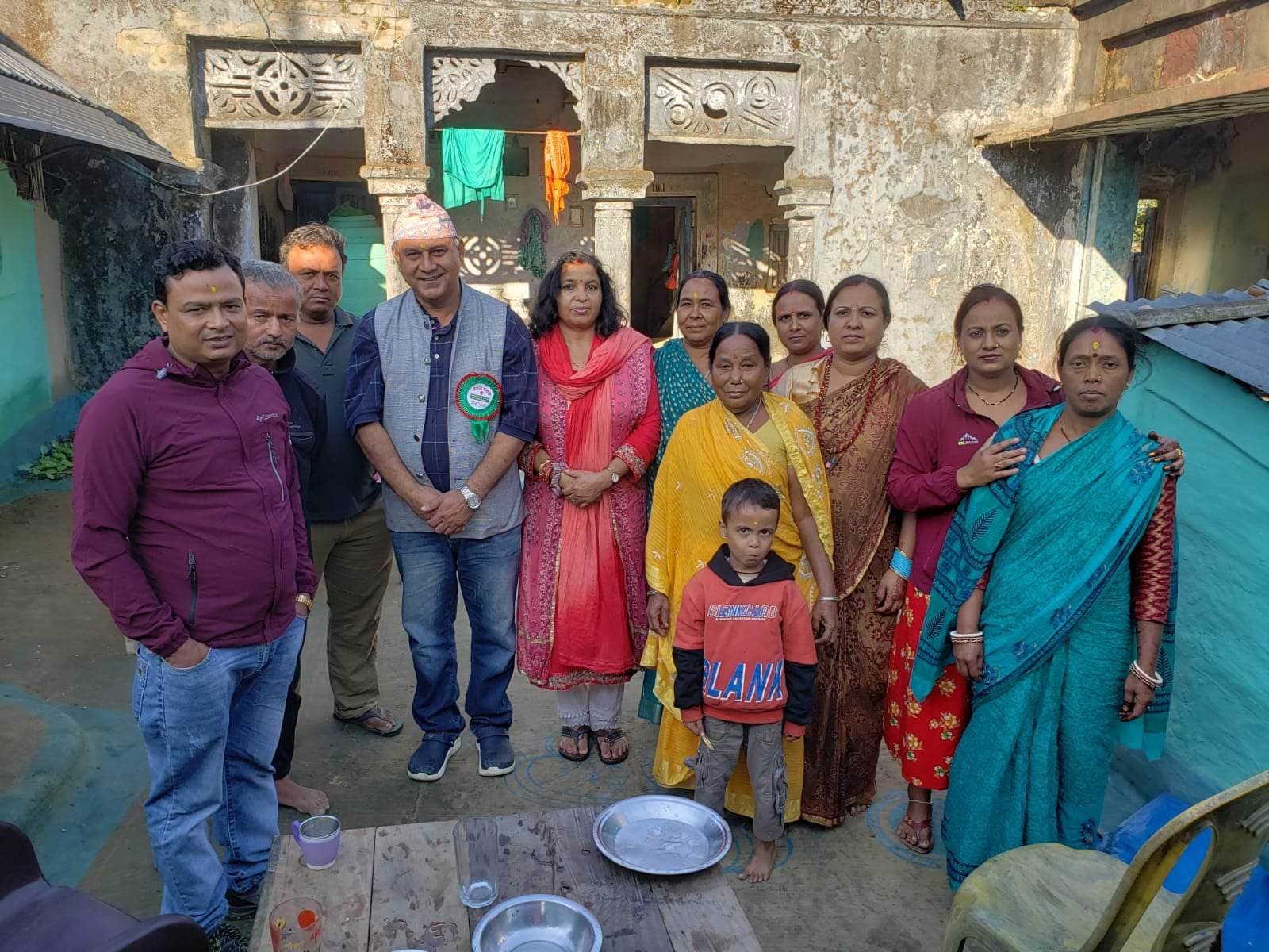 मोरङ प्रदेशसभा सदस्यका उम्मेदवार डिबी कार्की मतदाताको मन जित्दै
