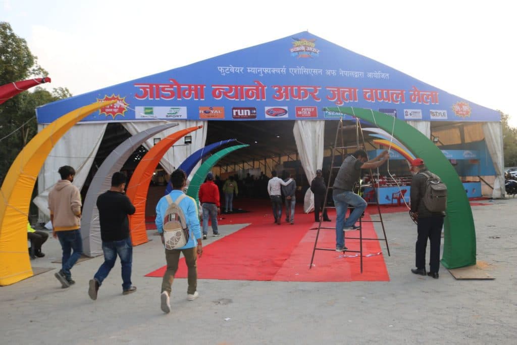 भृकुटीमण्डप ठूलोचौरमा ‘जाडोमा न्यानो जुत्ता चप्पल अफर मेला’ शुरु