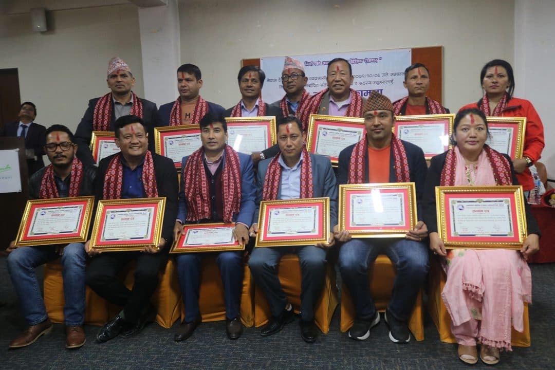 प्रगतिशिल मञ्चद्धारा संघको नवनिर्वाचित कार्यसमितिलाई सम्मान, रोजगार मिडिया सम्मानित (फोटो फिचर)