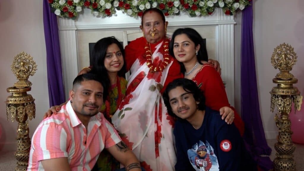 आमाको जन्मदिनमा सुमनको अनुपन उपहार (भिडियोसहित)