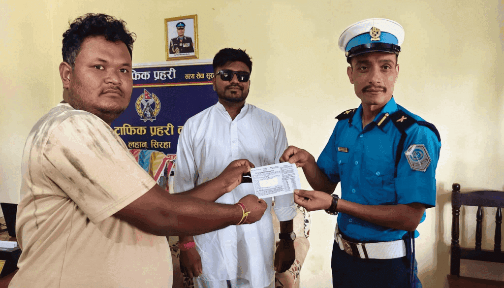 ट्राफिक नियम उल्लङ्घन गरेका रास्वपा सांसद बब्लु गुप्तालाई ५०० रुपैयाँ जरिवाना