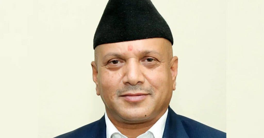 शिक्षामन्त्रीको निर्देशनमा डा. गोविन्द केसीसँग वार्ता गर्न धनगढी पुगे सचिव पौडेल