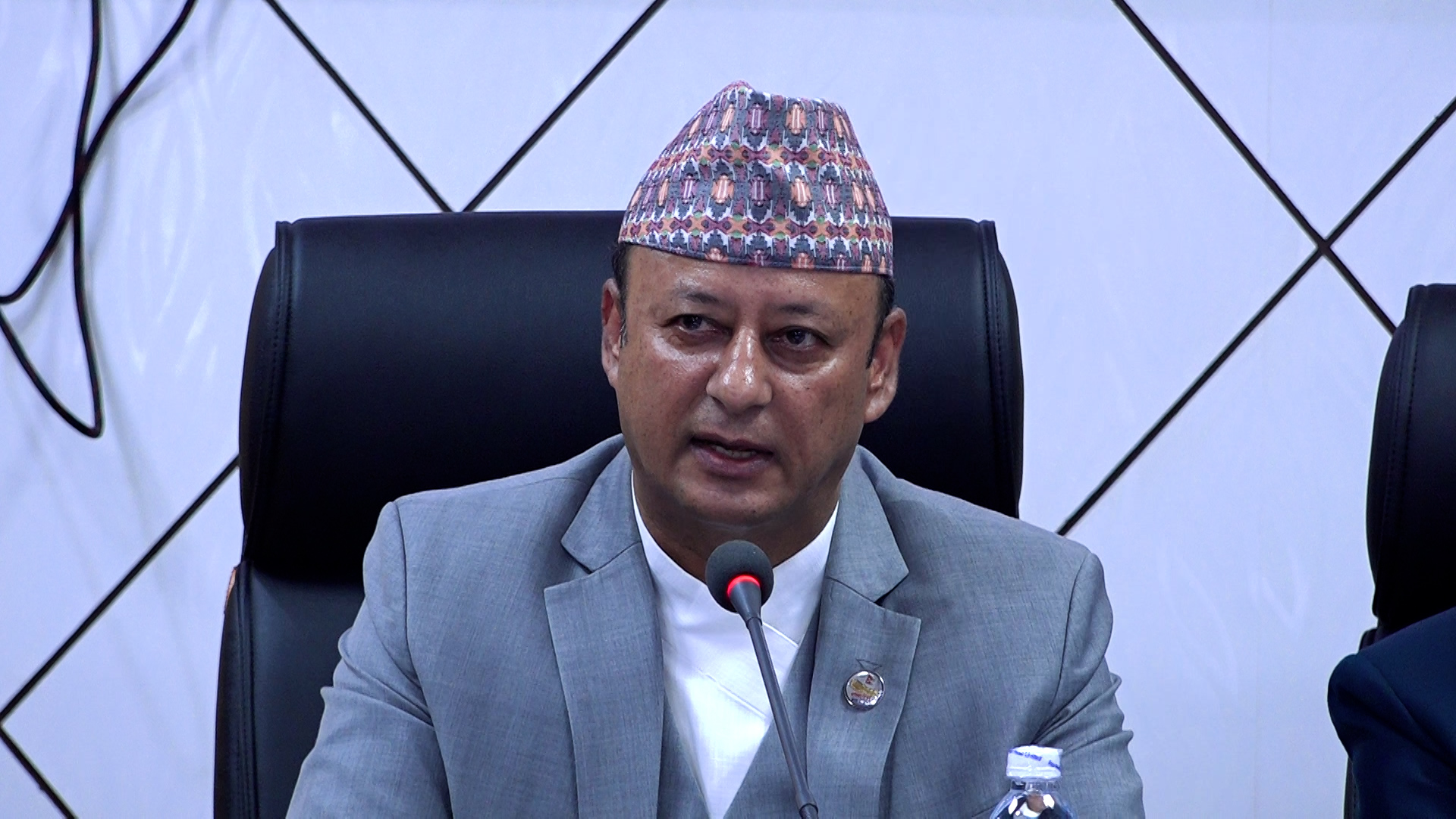 ‘टेक एण्ड पे’ को प्रस्ताब उर्जा मन्त्रालयको होइन, संशोधन गर्न छलफल भइरहेको छ : उर्जामन्त्री