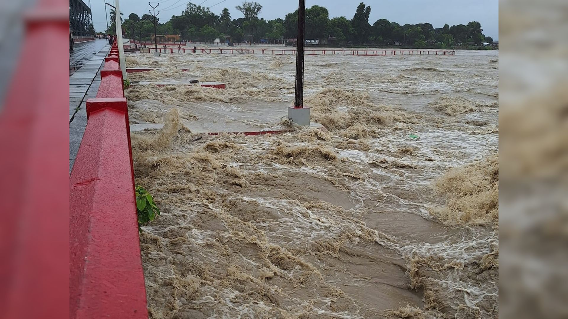 कोशी ब्यारेजका ५६ वटै ढोका खोलिए : नदीको भेल उदयपुर र सुनसरीमा पस्ने जोखिम