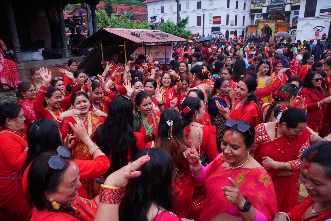 पशुपतिमा तीजको रौनक (फोटो फिचर)