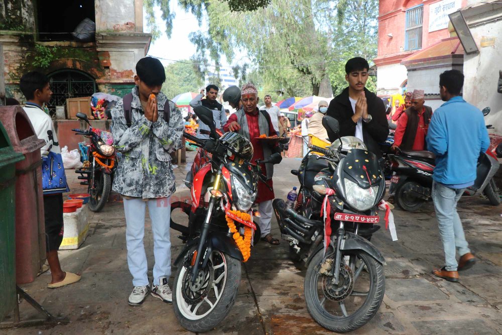 आज विश्वकर्मा पूजा : मेसिनरी पाटपूर्जा र प्राविधिक सामाग्रीको पूजाआजा गरिँदै