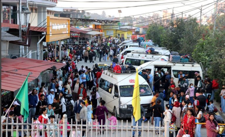 दसैँ मनाउन काठमाडौं उपत्यकाबाट दैनिक एक लाख बाहिरिँदै