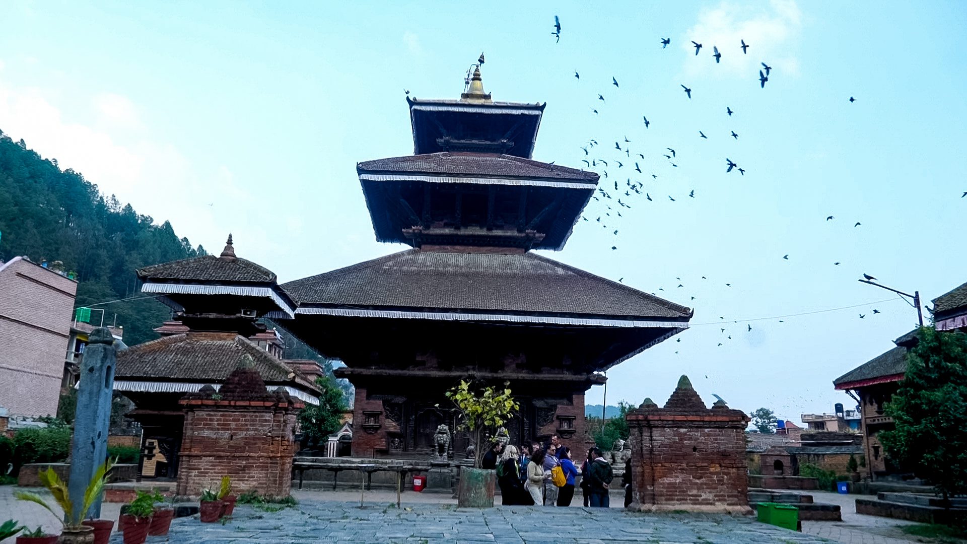 पनौतीको त्रिवेणी घाटमा रहेको ब्रमायणी र इन्द्रेश्वर महादेव मन्दिर (तस्वीरहरू)