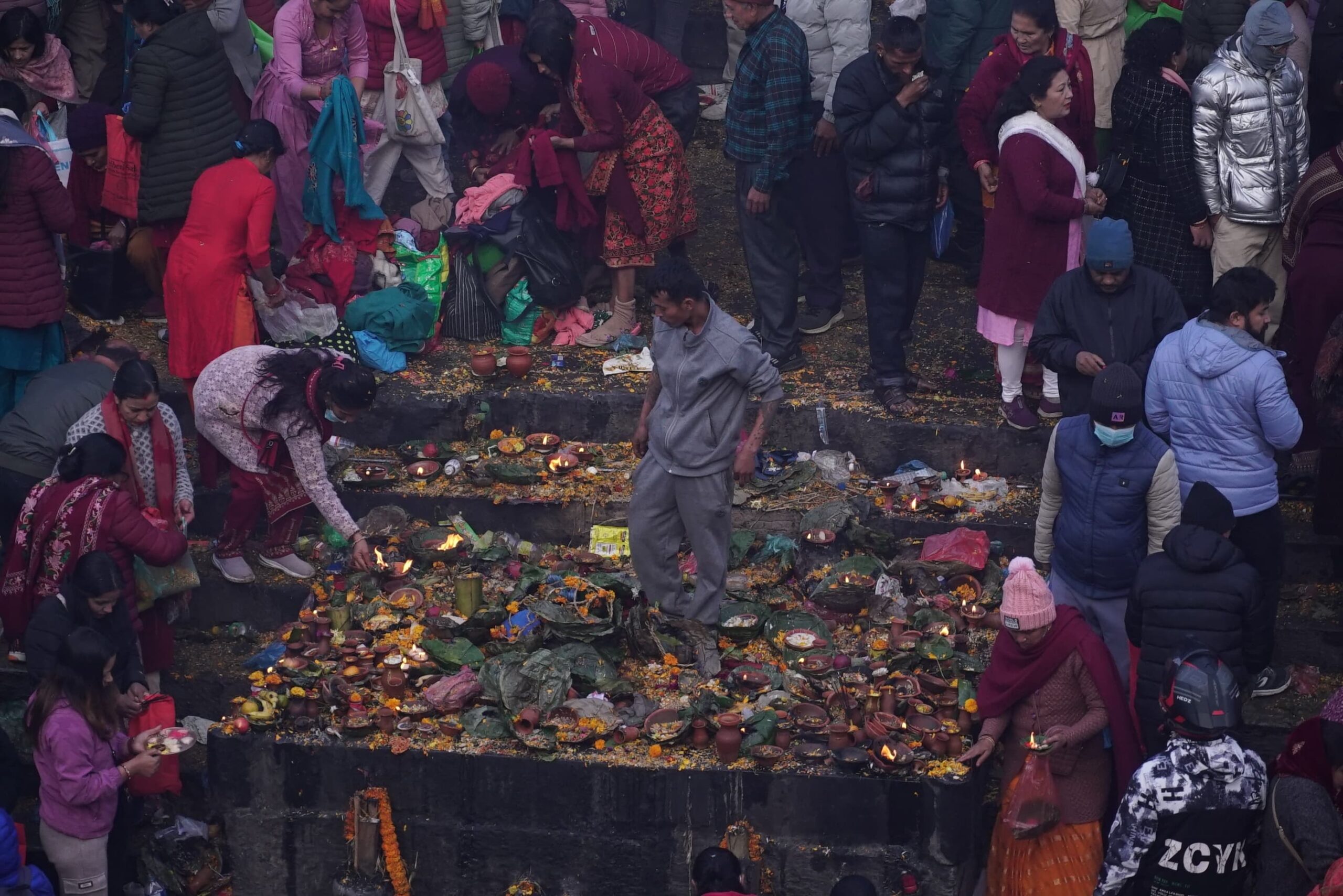 पशुपतिनाथमा पितृको नाममा छरियो शतबीज