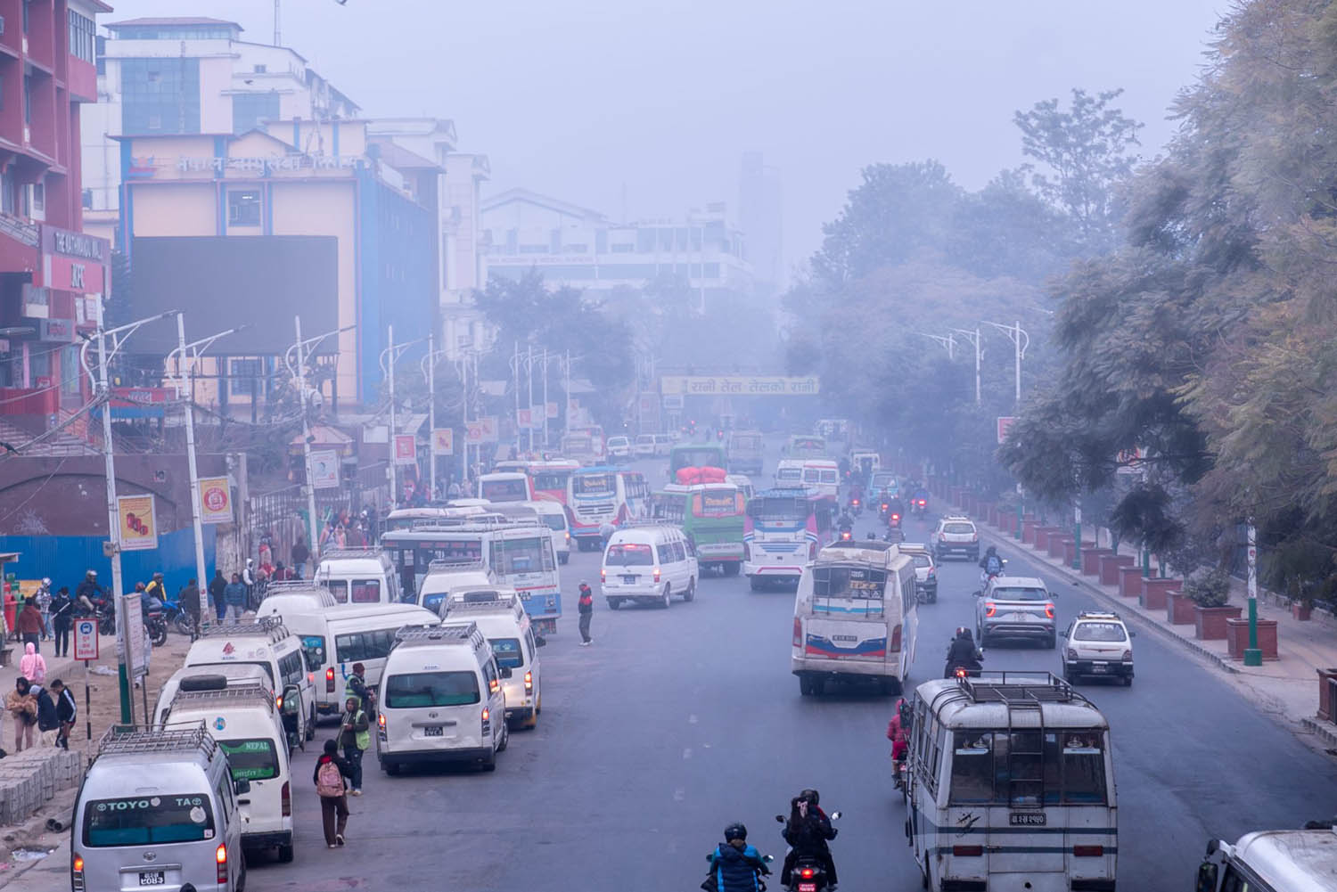 हुस्सु र कुहिरोले काठमाडौंको जनजीवन प्रभावित (तस्वीरहरु)