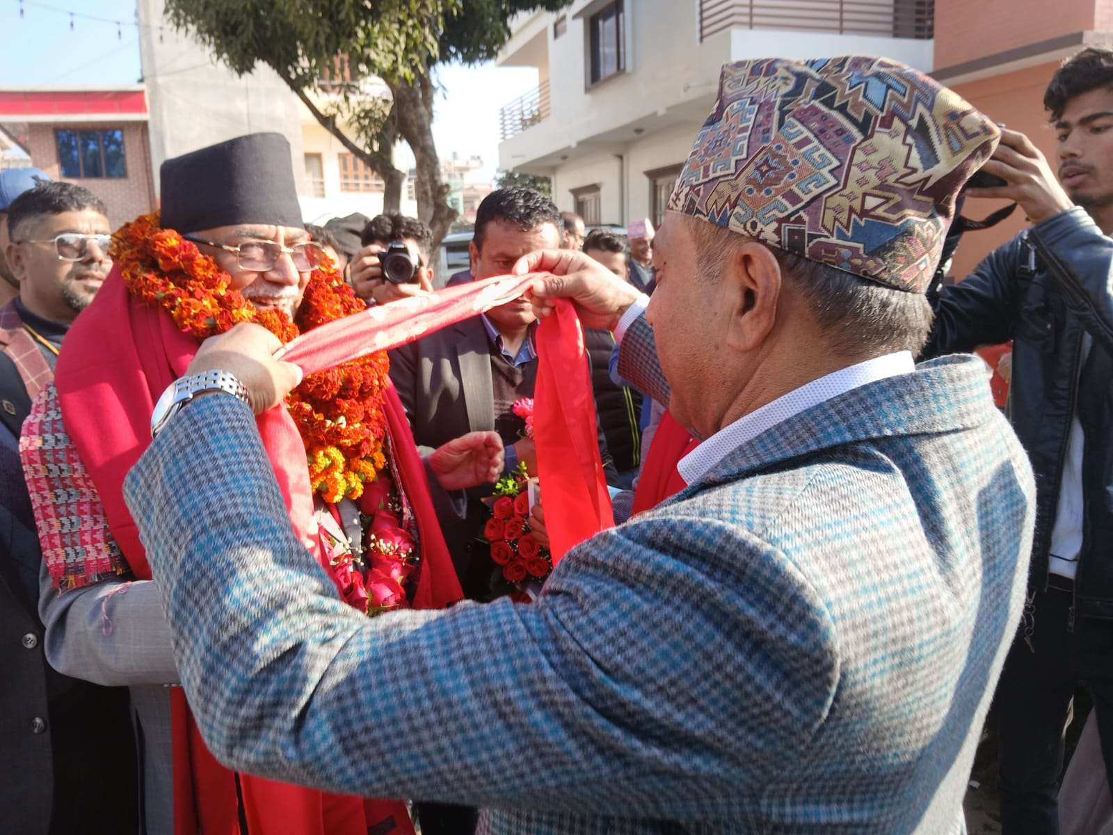 आज प्रचण्डले दाङमा खबरदारी सभा सम्बोधन गर्दै